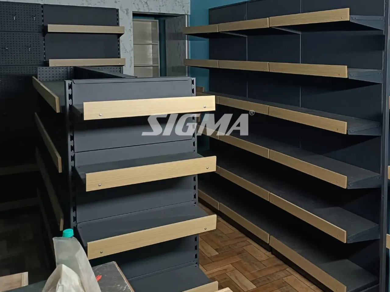 466148546_Wall rack with wooden stopper.webp
